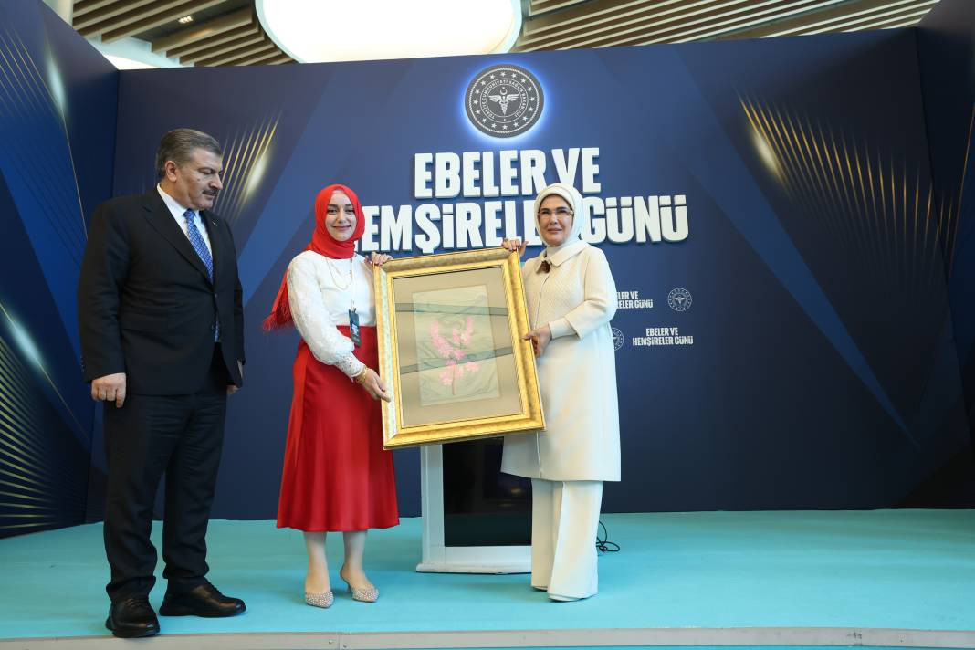 Emine Erdoğan İstanbul’da hemşire ve ebelerle bir araya geldi - Resim: 14